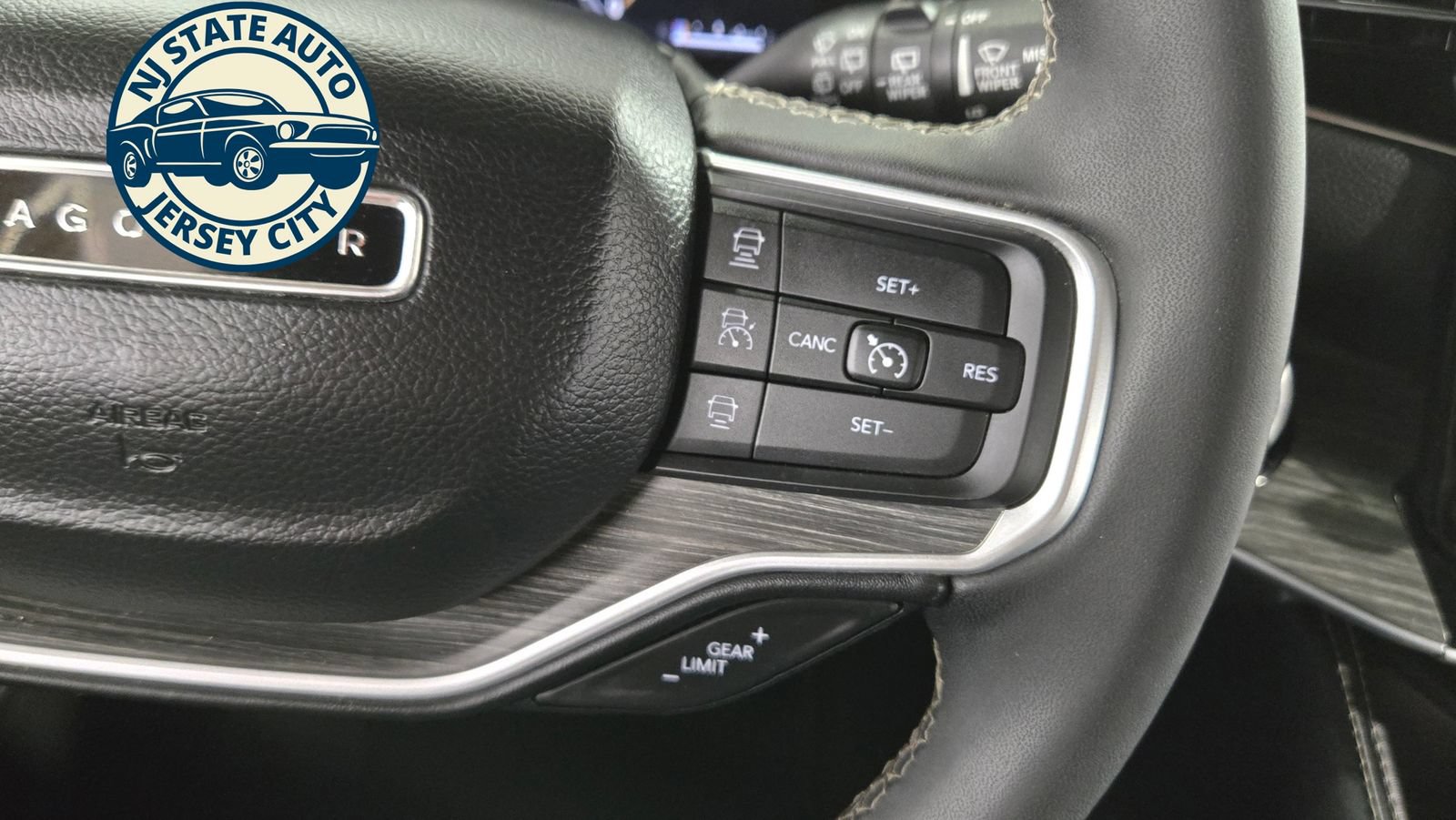 Used 2024 Jeep Wagoneer L Series II w/ Flexible Seating Group AWD/4WD image 13