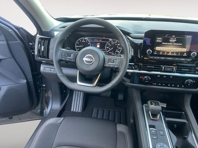 New 2025 Nissan Pathfinder SV image 12