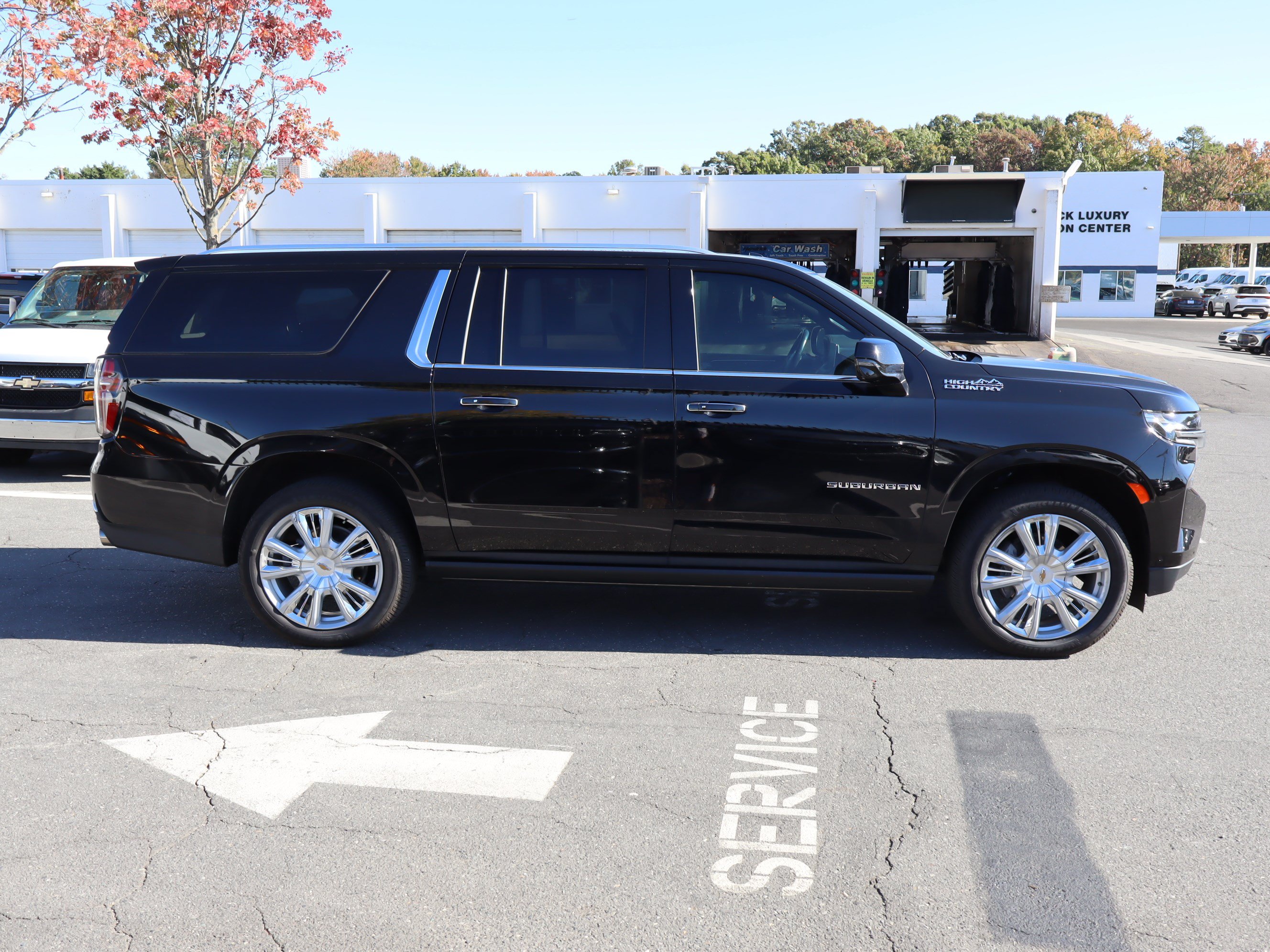 Used 2024 Chevrolet Suburban High Country w/ Advanced Technology Package AWD/4WD image 22