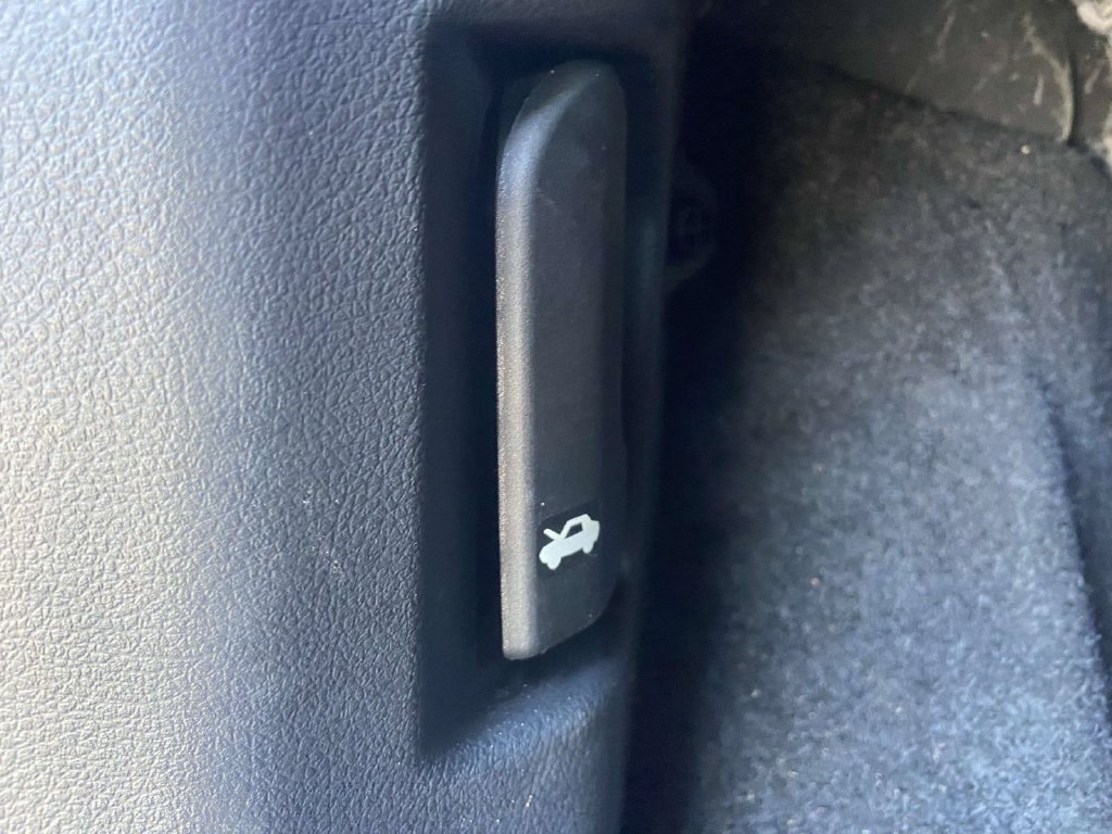 Used 2024 Nissan Rogue SV FWD image 24