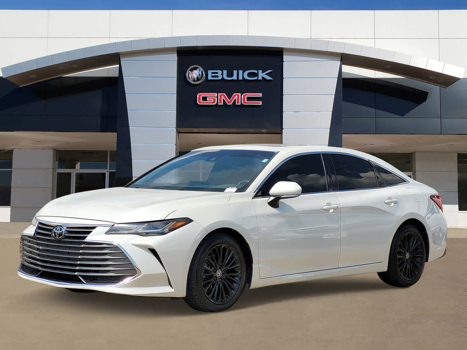 Used 2021 Toyota Avalon Limited image 3