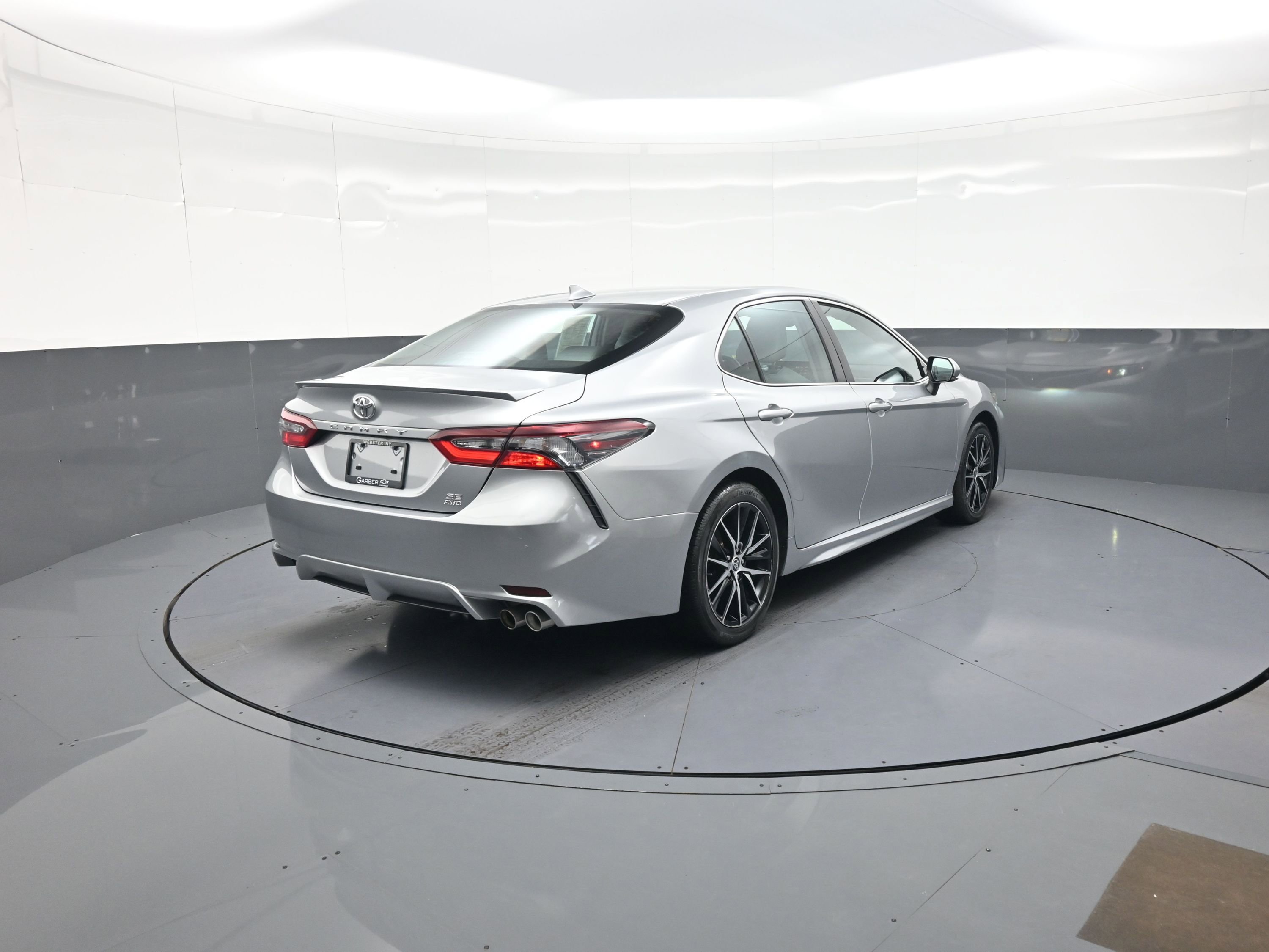 Used 2022 Toyota Camry SE AWD/4WD image 3