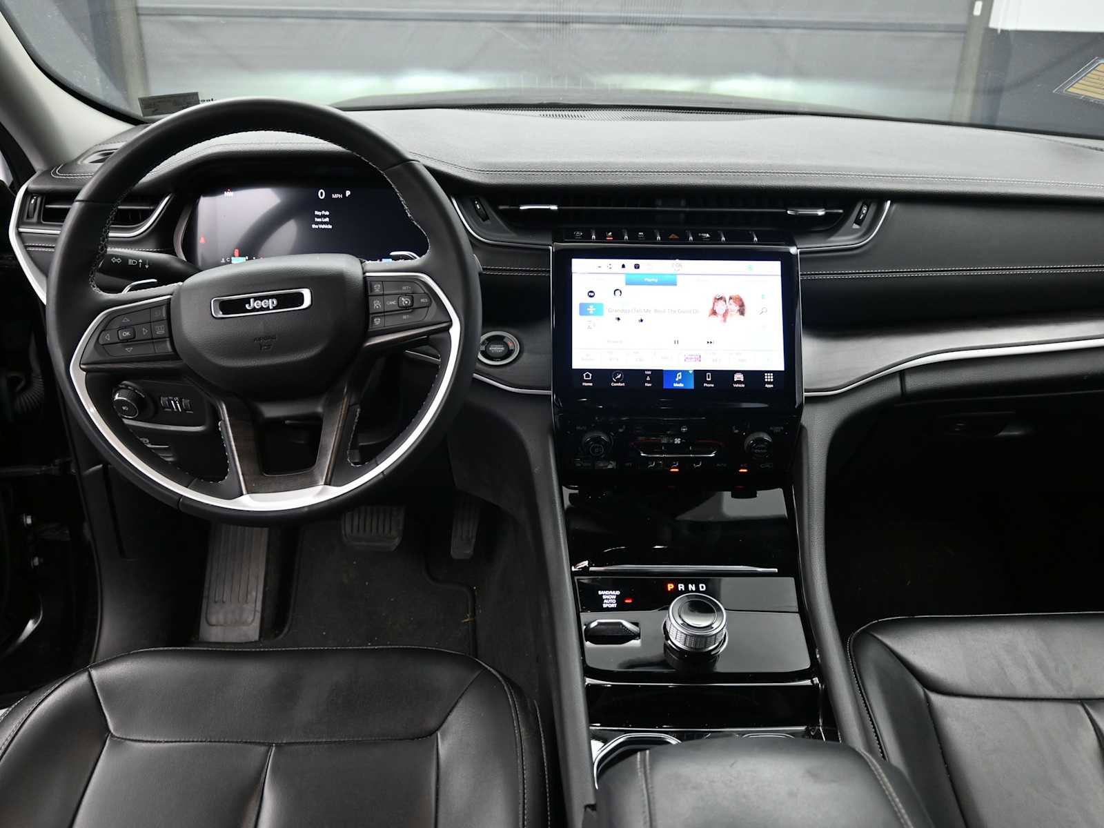 Used 2023 Jeep Grand Cherokee Limited w/ Black Appearance Package image 16