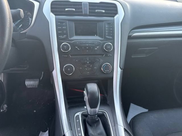 Used 2015 Ford Fusion SE FWD image 8