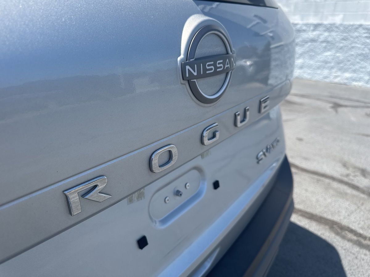 Used 2023 Nissan Rogue SV AWD/4WD image 12