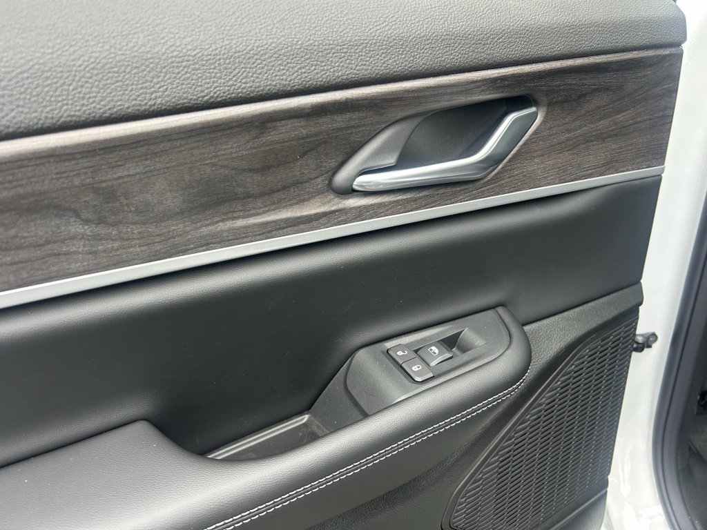 New 2025 Jeep Grand Cherokee L Limited w/ Black Appearance Package image 27