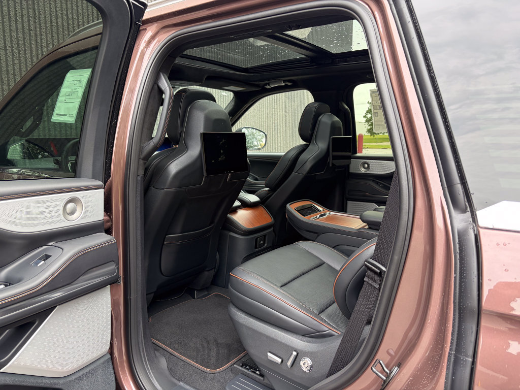 New 2027 Lincoln Navigator Black Label AWD/4WD image 22