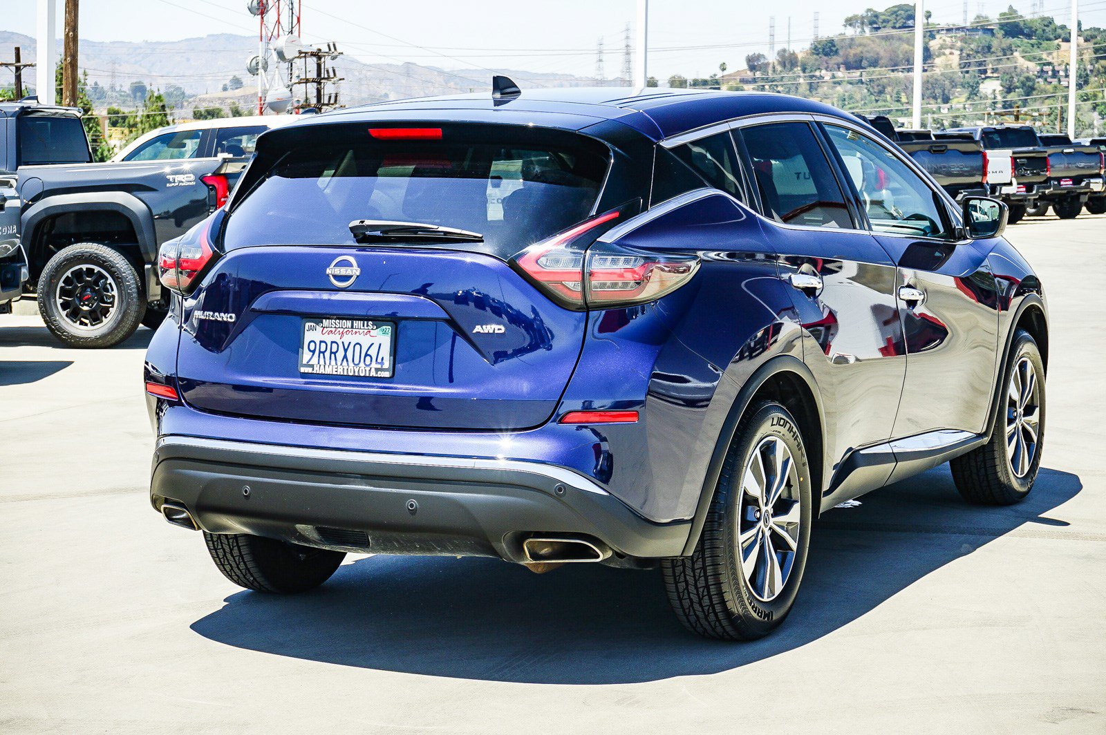 Used 2023 Nissan Murano S AWD/4WD image 2