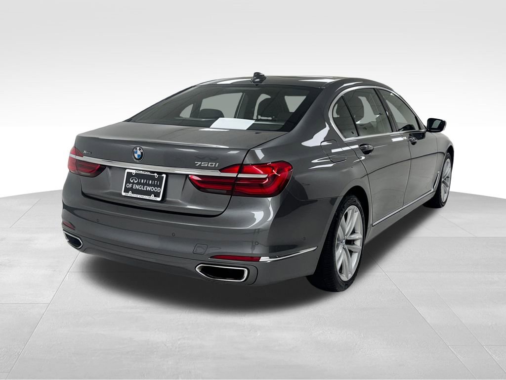 Used 2019 BMW 750i xDrive w/ Executive Package image 7