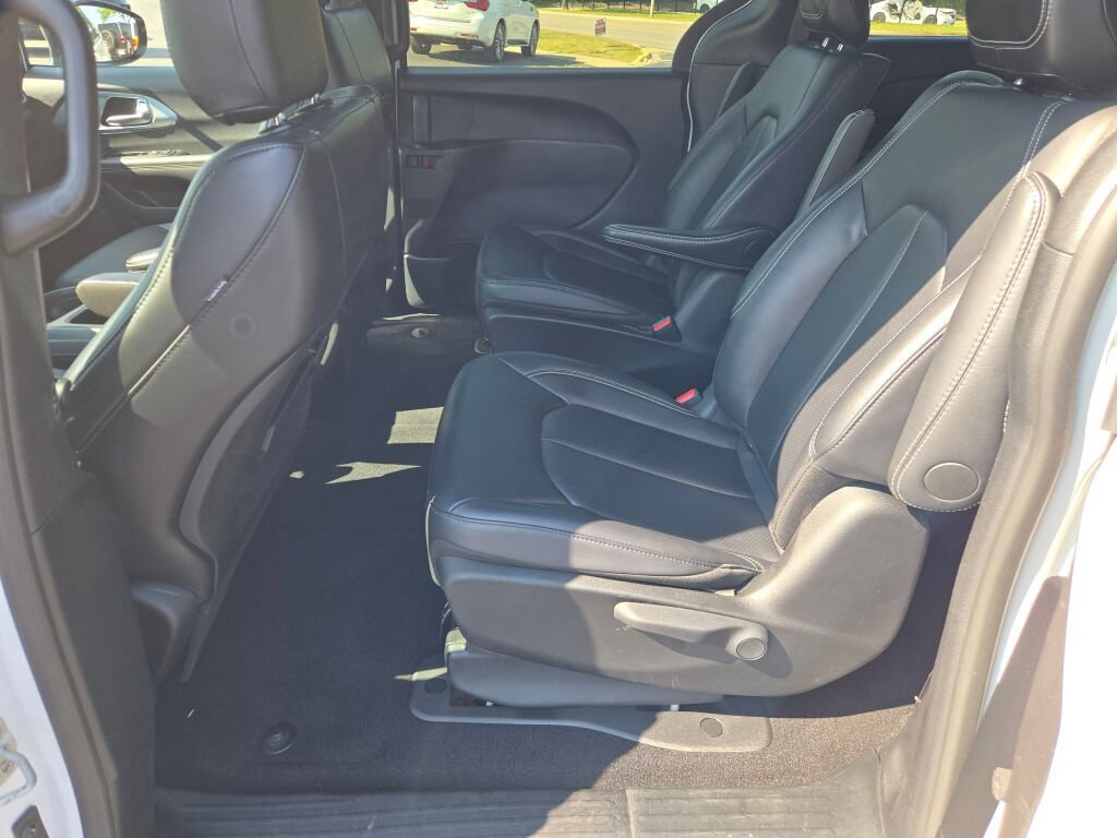Certified 2024 Chrysler Pacifica Limited FWD image 26