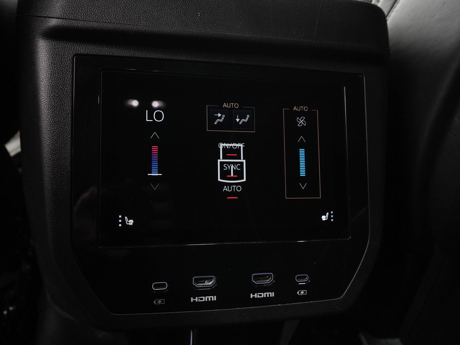 Used 2025 GMC Yukon XL Denali Ultimate AWD/4WD image 18
