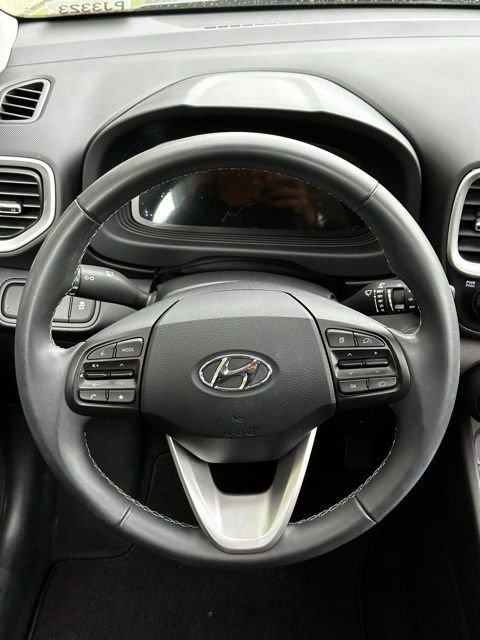 Certified 2025 Hyundai Venue SEL FWD image 23
