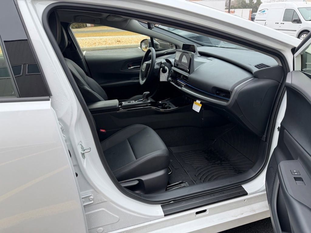 Used 2025 Toyota Prius AWD image 17