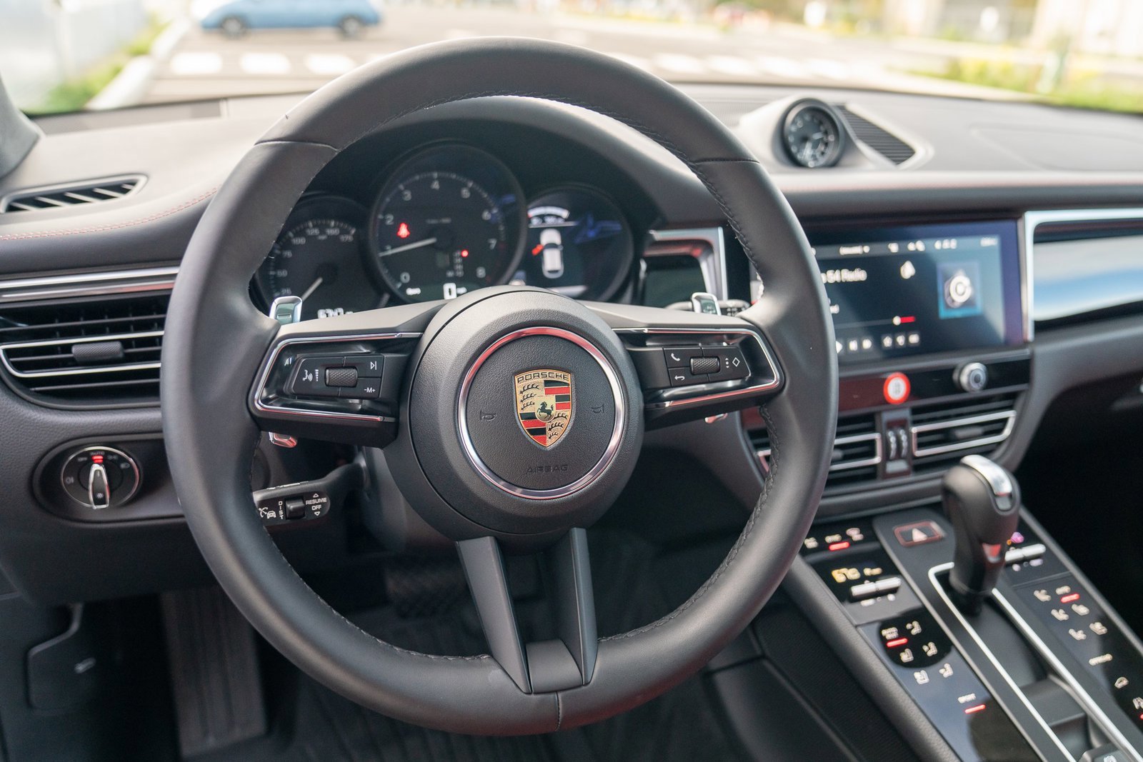 Used 2025 Porsche Macan image 14