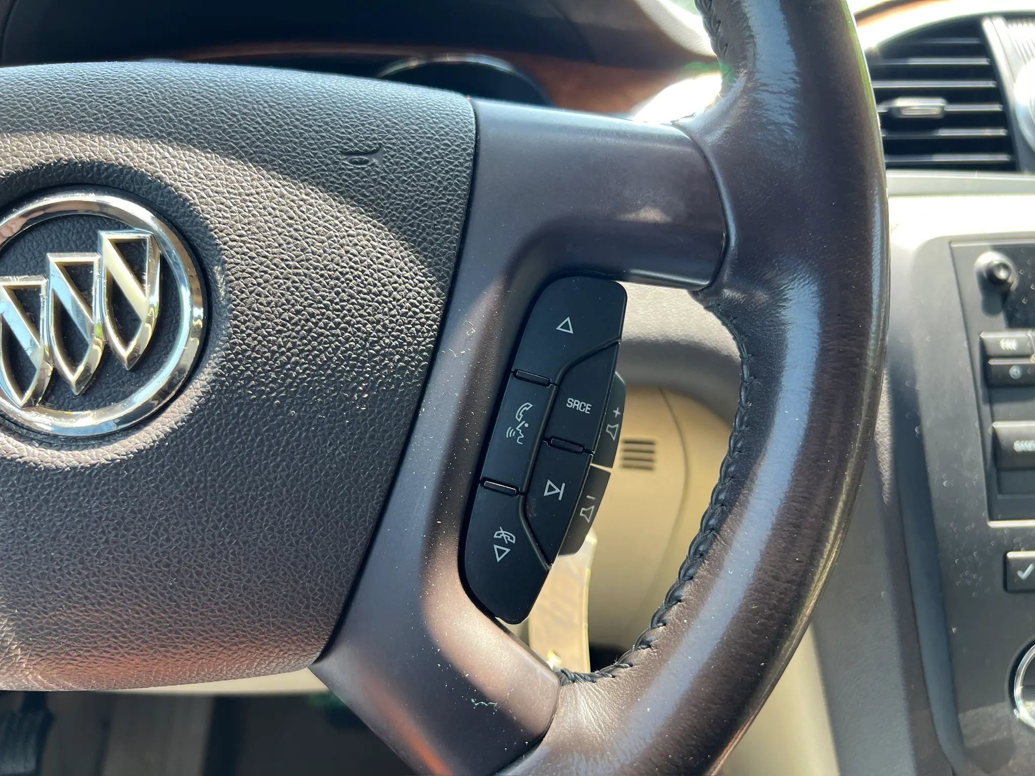 Used 2011 Buick Enclave CXL FWD image 23