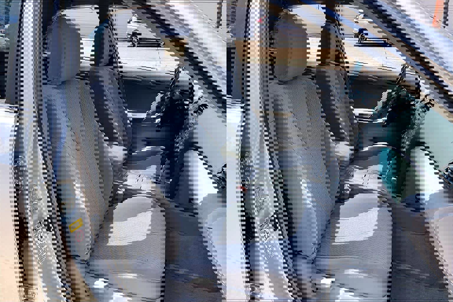 Used 2010 Toyota Camry LE FWD image 6