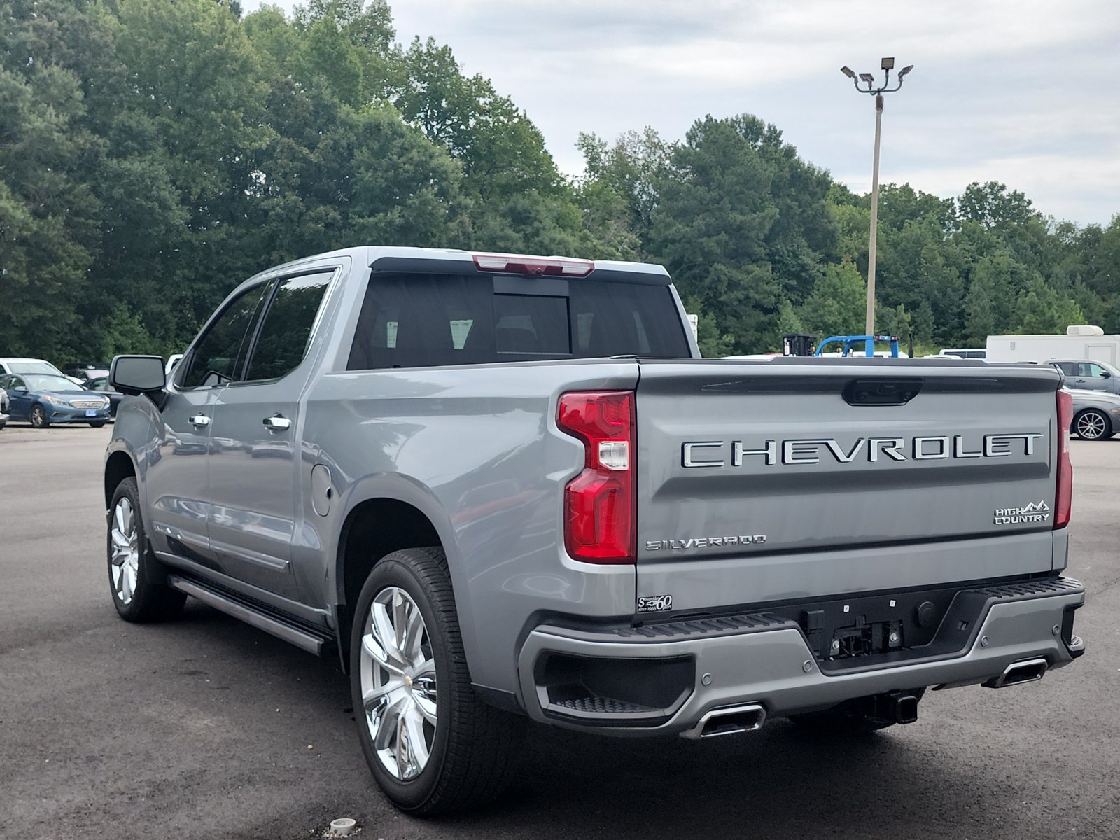 Used 2024 Chevrolet Silverado 1500 High Country w/ High Country Premium Package AWD/4WD image 3