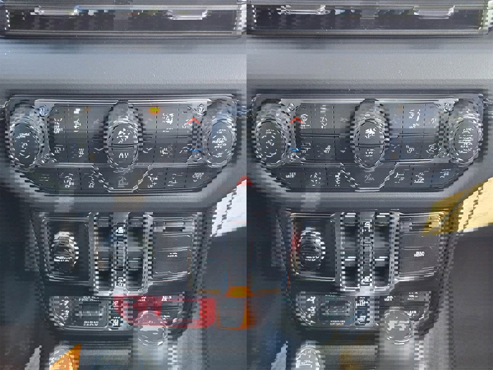 New 2026 Jeep Wrangler Unlimited Rubicon w/ Safety Group image 18