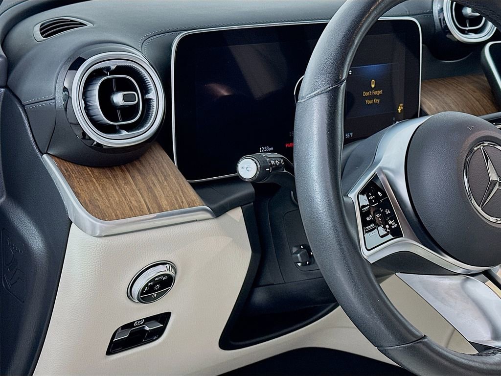 Used 2023 Mercedes-Benz GLC 300 4MATIC image 11