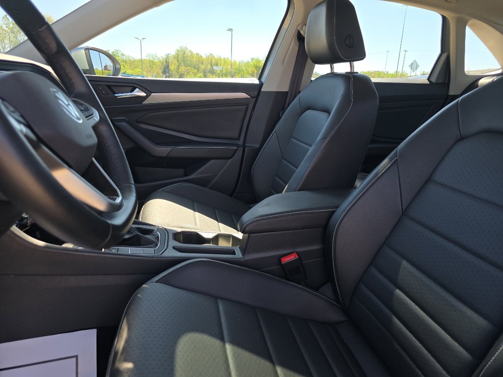 Used 2024 Volkswagen Jetta SE w/ Panoramic Sunroof Package FWD image 20
