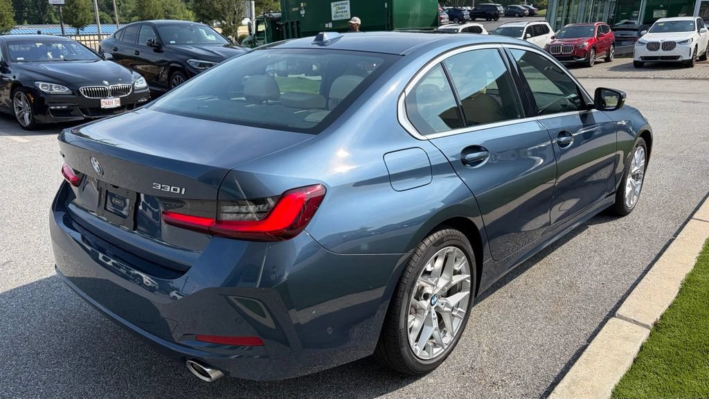 Used 2025 BMW 330i xDrive Sedan w/ Premium Package AWD/4WD image 4
