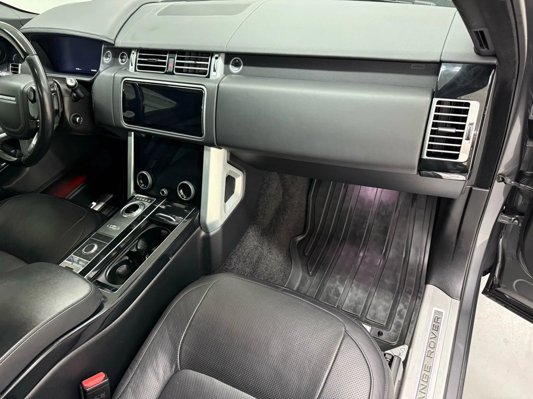 Used 2019 Land Rover Range Rover Long Wheelbase Supercharged AWD/4WD image 23