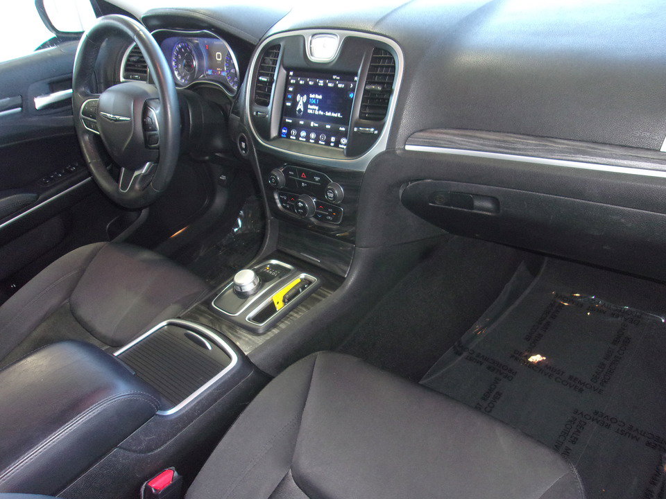 Used 2019 Chrysler 300 Touring image 18
