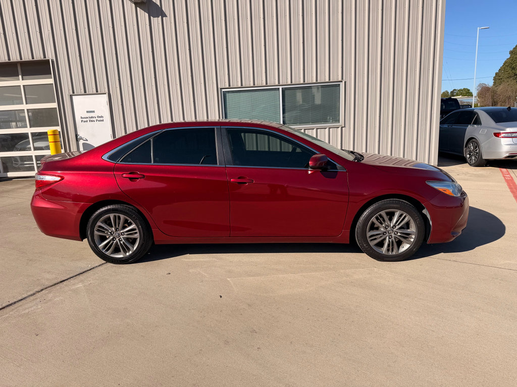 Used 2015 Toyota Camry SE image 8