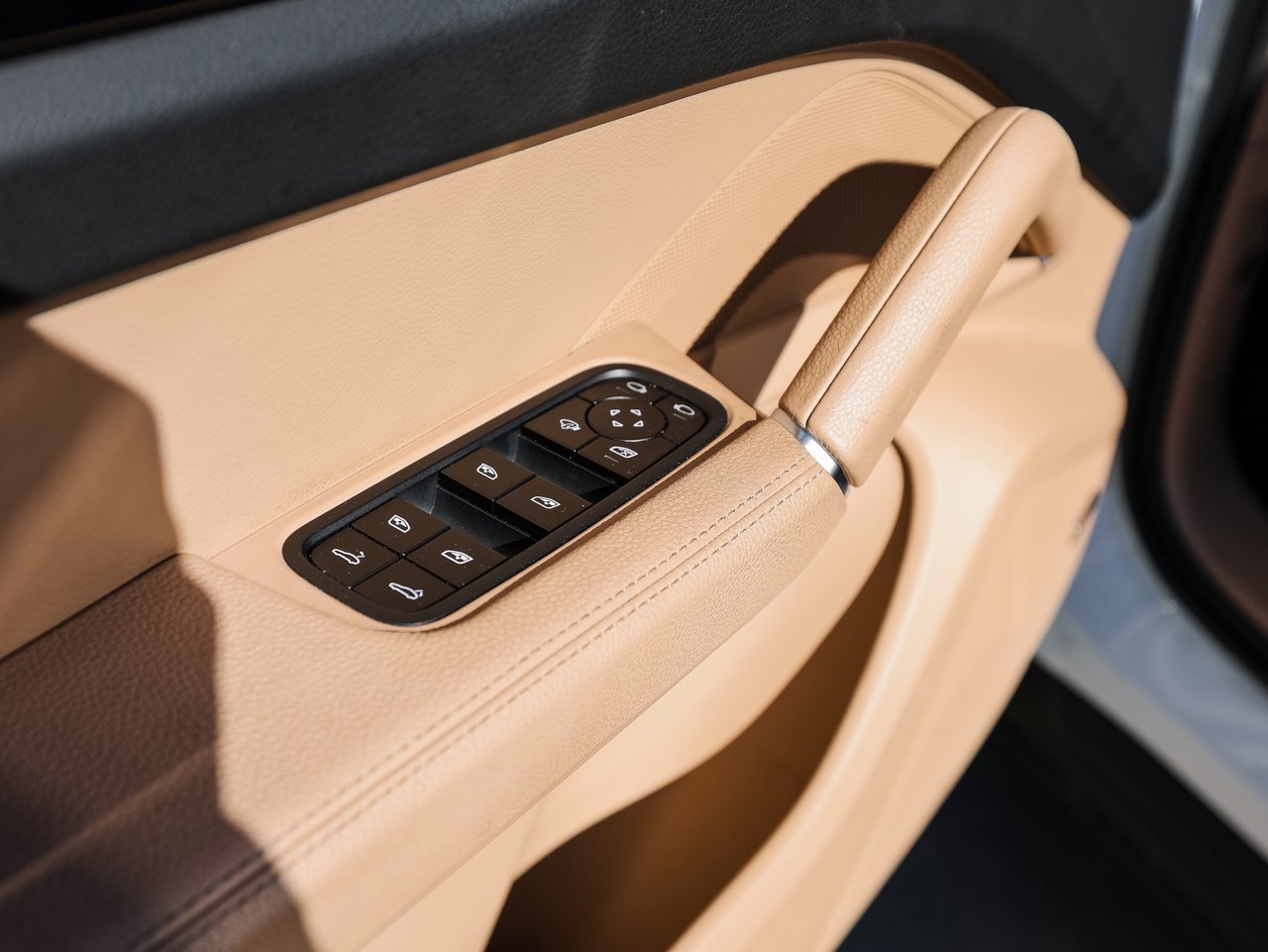 Certified 2022 Porsche Cayenne image 23