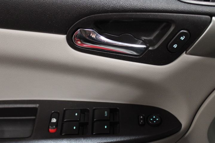 Used 2008 Chevrolet Impala SS w/ Convenience Package image 12