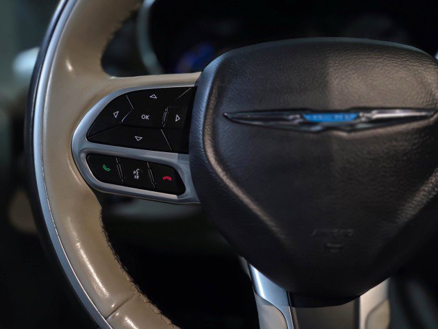 Used 2021 Chrysler Pacifica Limited image 26