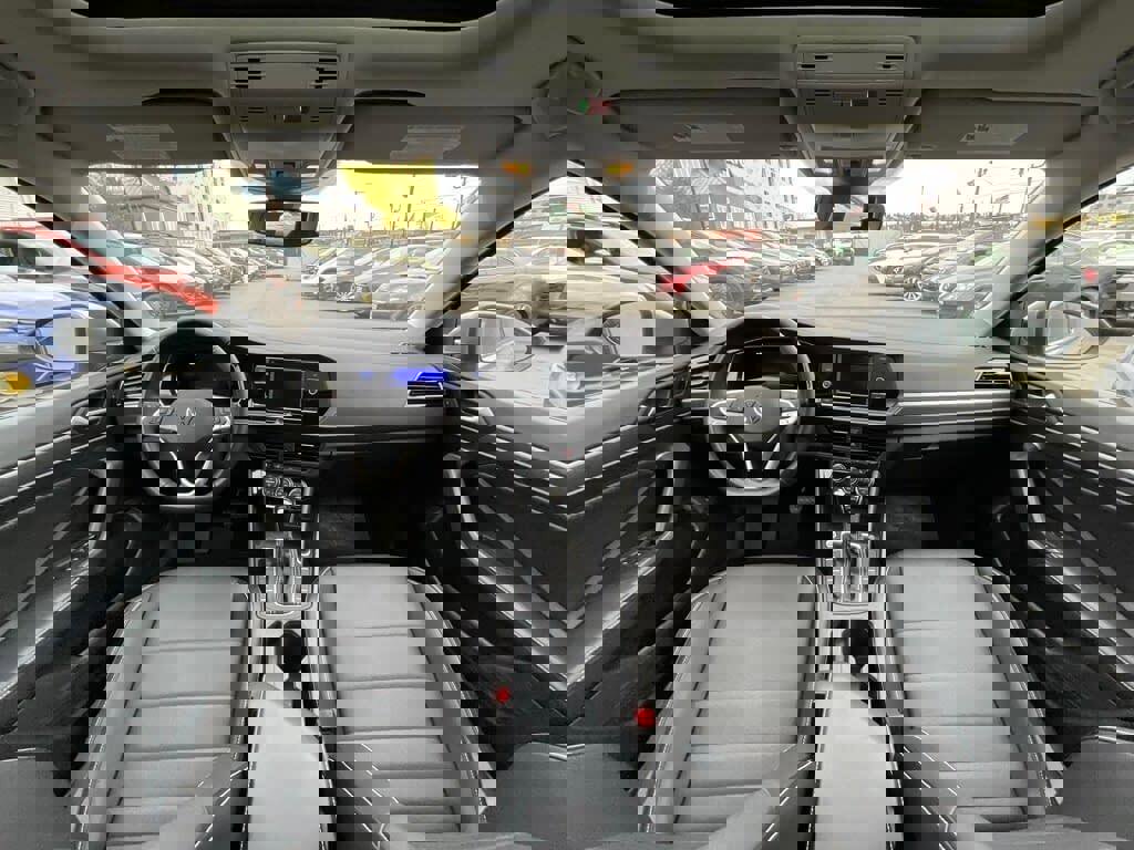 Certified 2023 Volkswagen Jetta SE w/ Panoramic Sunroof Package image 15