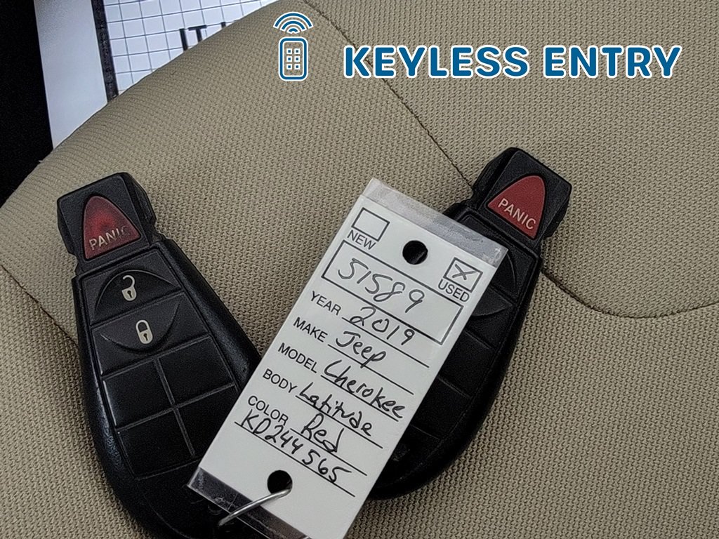 Used 2019 Jeep Cherokee Latitude w/ Popular Appearance Group AWD/4WD image 27