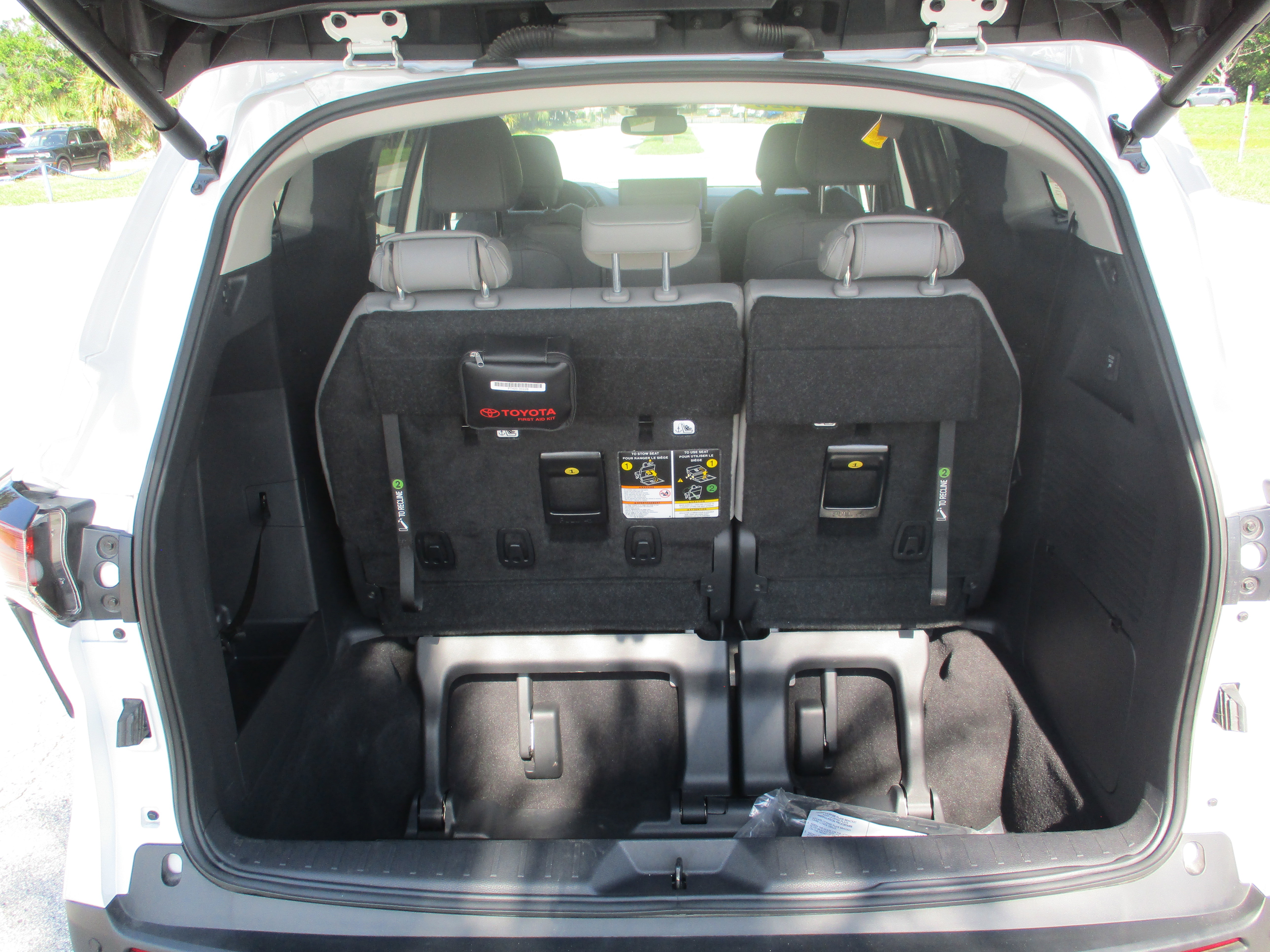 Used 2026 Toyota Sienna XLE FWD image 12