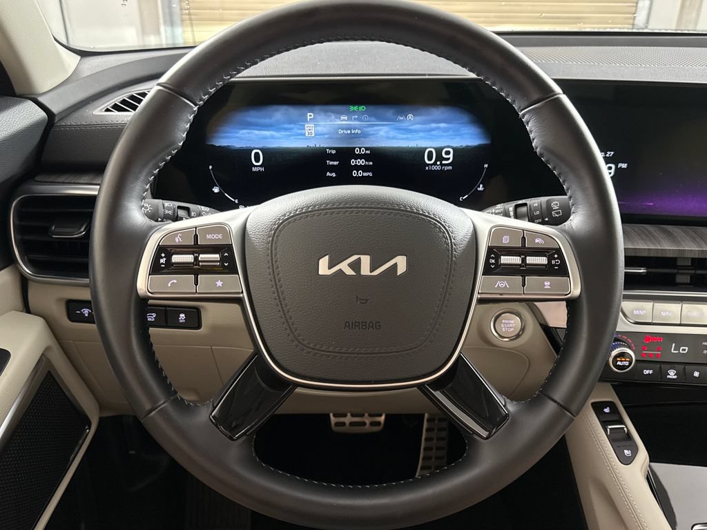 Used 2025 Kia Telluride SX w/ SX Captain's Chair Package FWD image 15