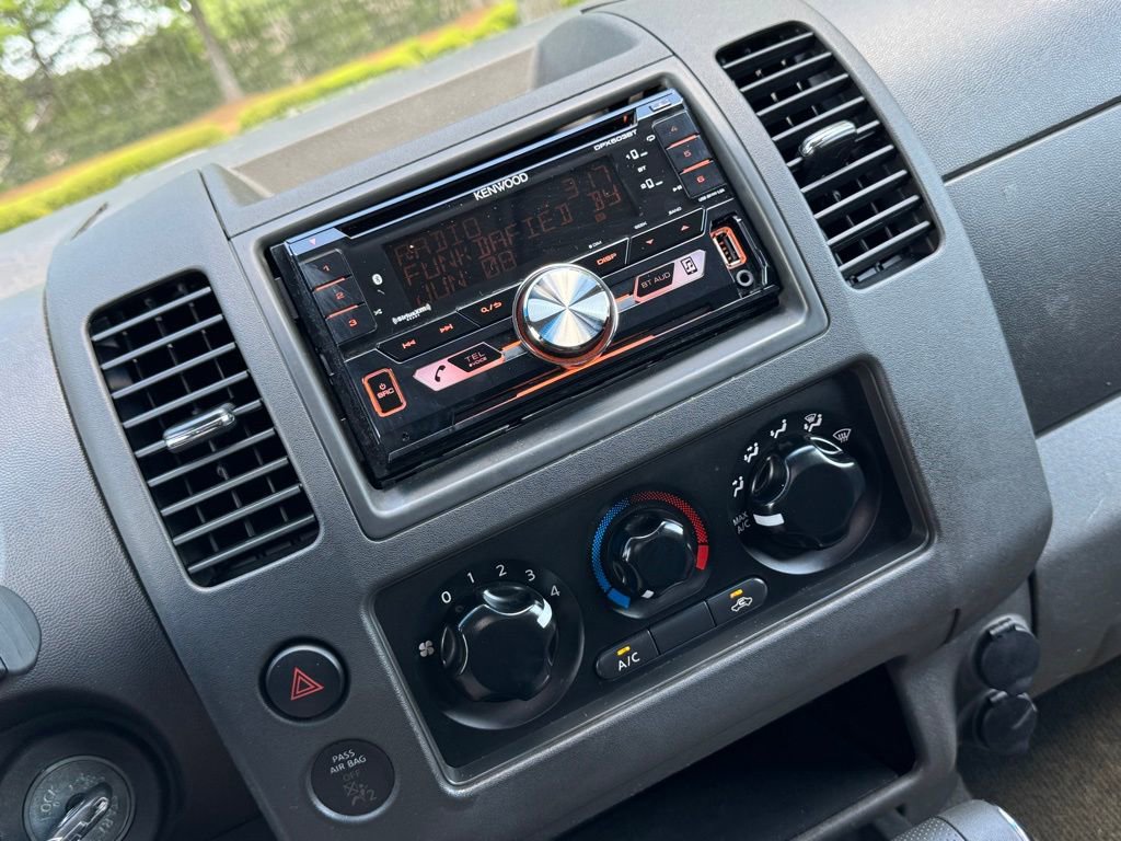 Used 2006 Nissan Frontier LE RWD image 25