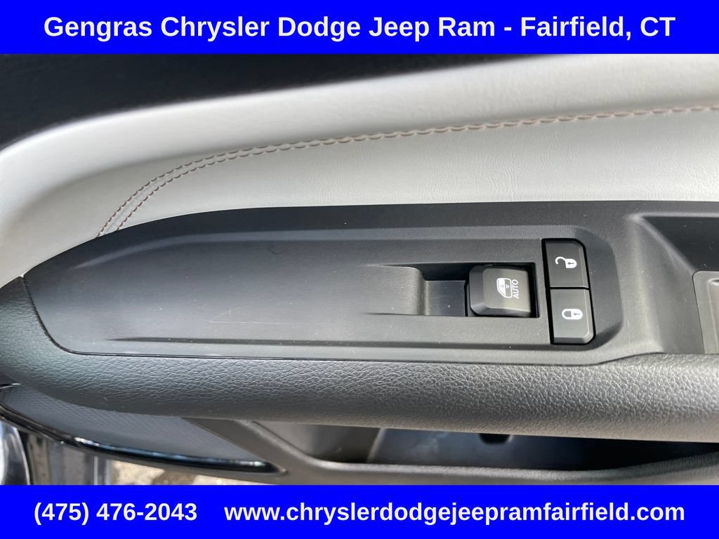 Certified 2025 Jeep Compass Limited AWD/4WD image 17