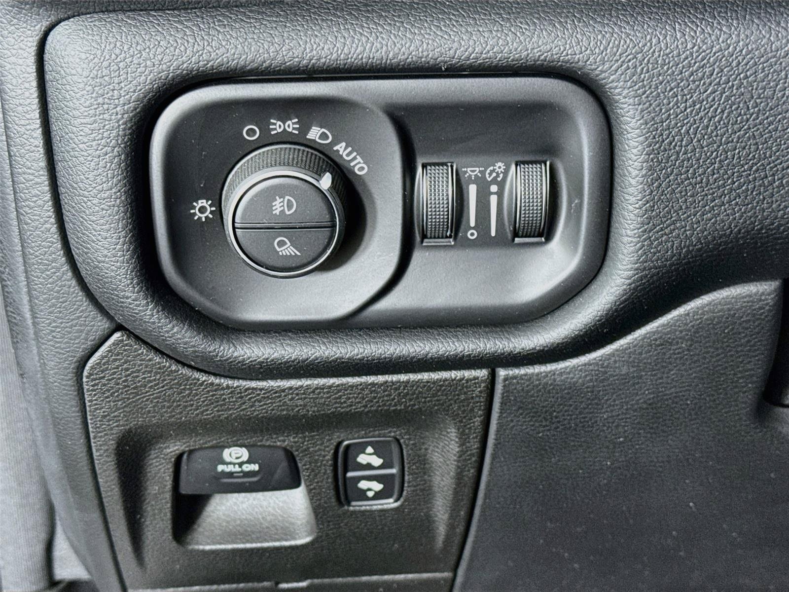 Used 2021 RAM 1500 Laramie AWD/4WD image 11