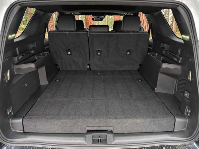 Used 2025 Toyota 4Runner Limited AWD/4WD image 36