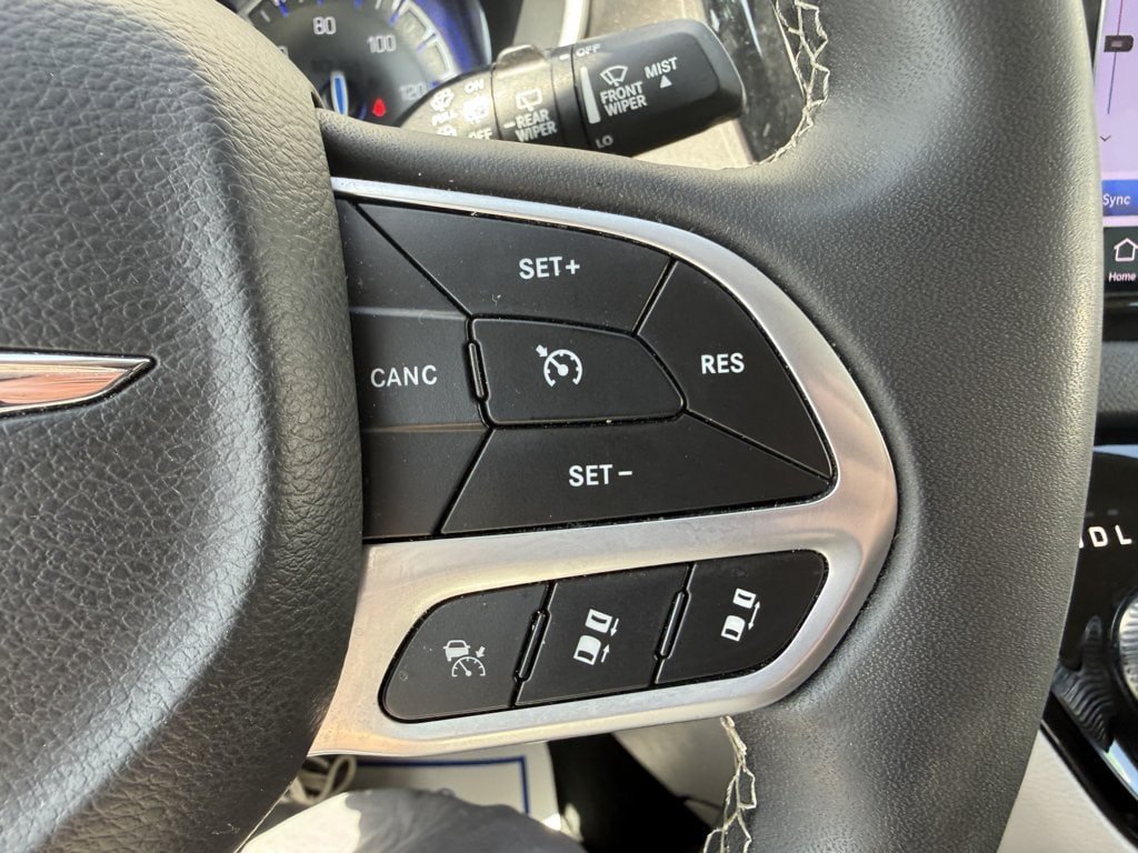 Used 2023 Chrysler Pacifica Touring-L FWD image 25