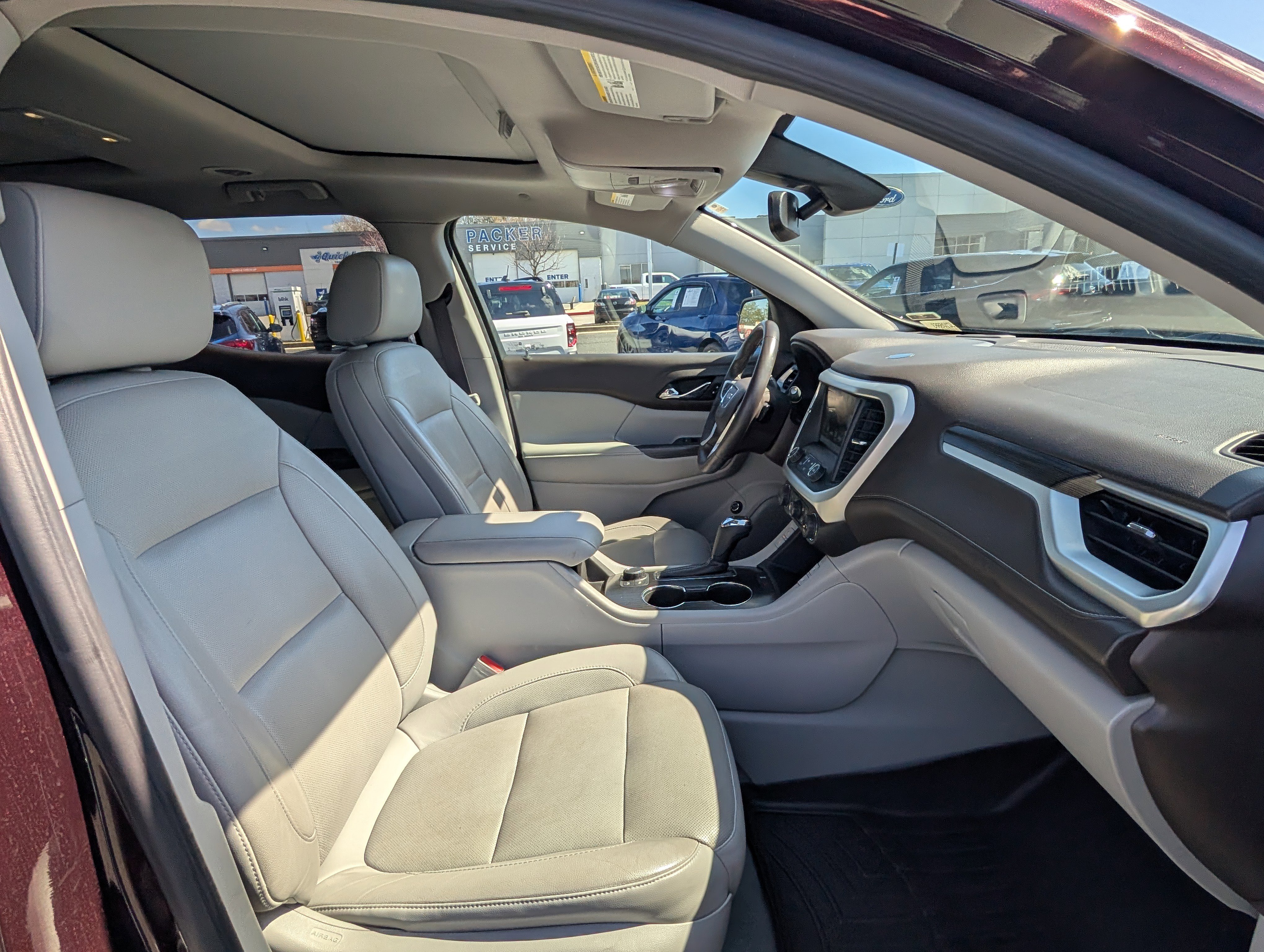 Used 2018 GMC Acadia SLT w/ LPO, Black Accent Package image 10