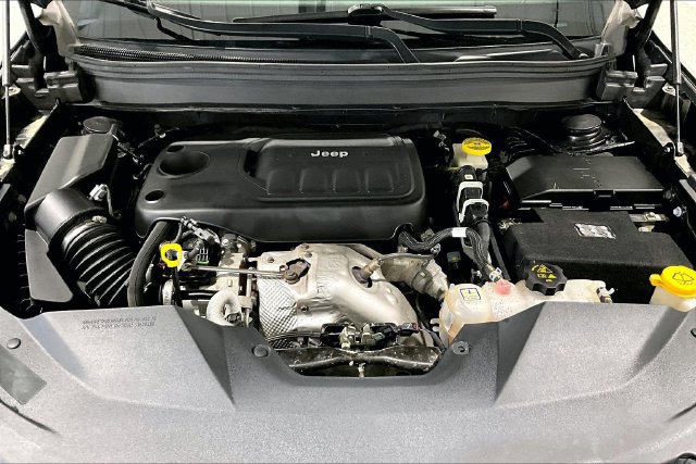Used 2019 Jeep Cherokee Trailhawk w/ Comfort & Convenience Group AWD/4WD image 40