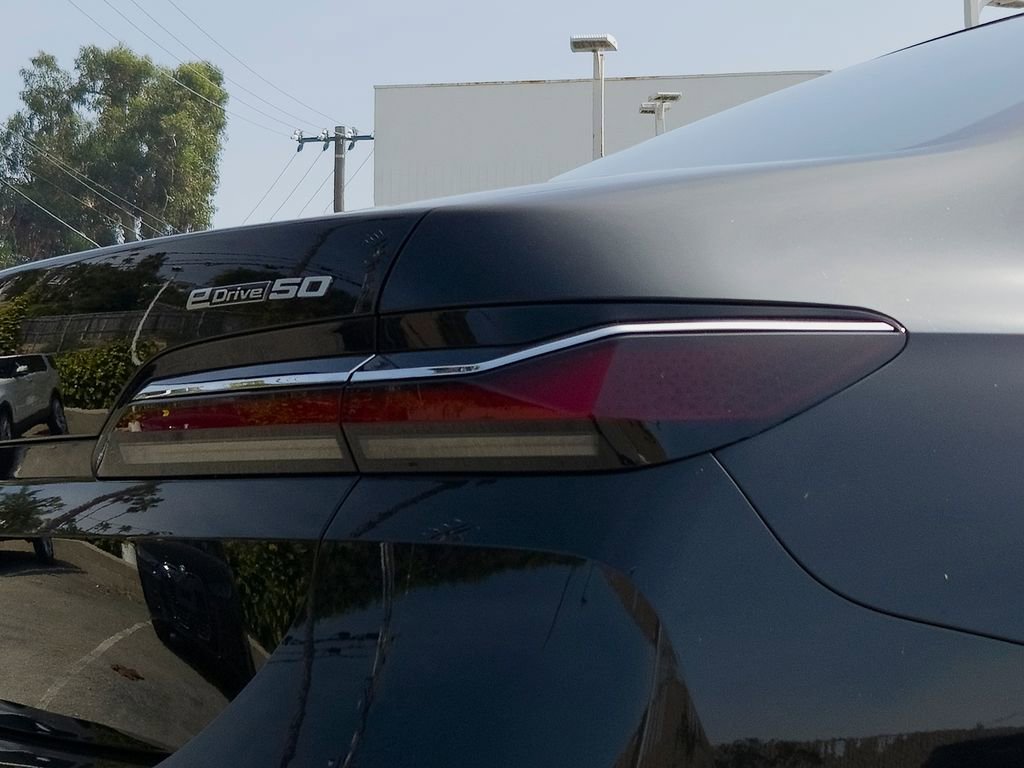 Used 2024 BMW i7 eDrive50 image 5
