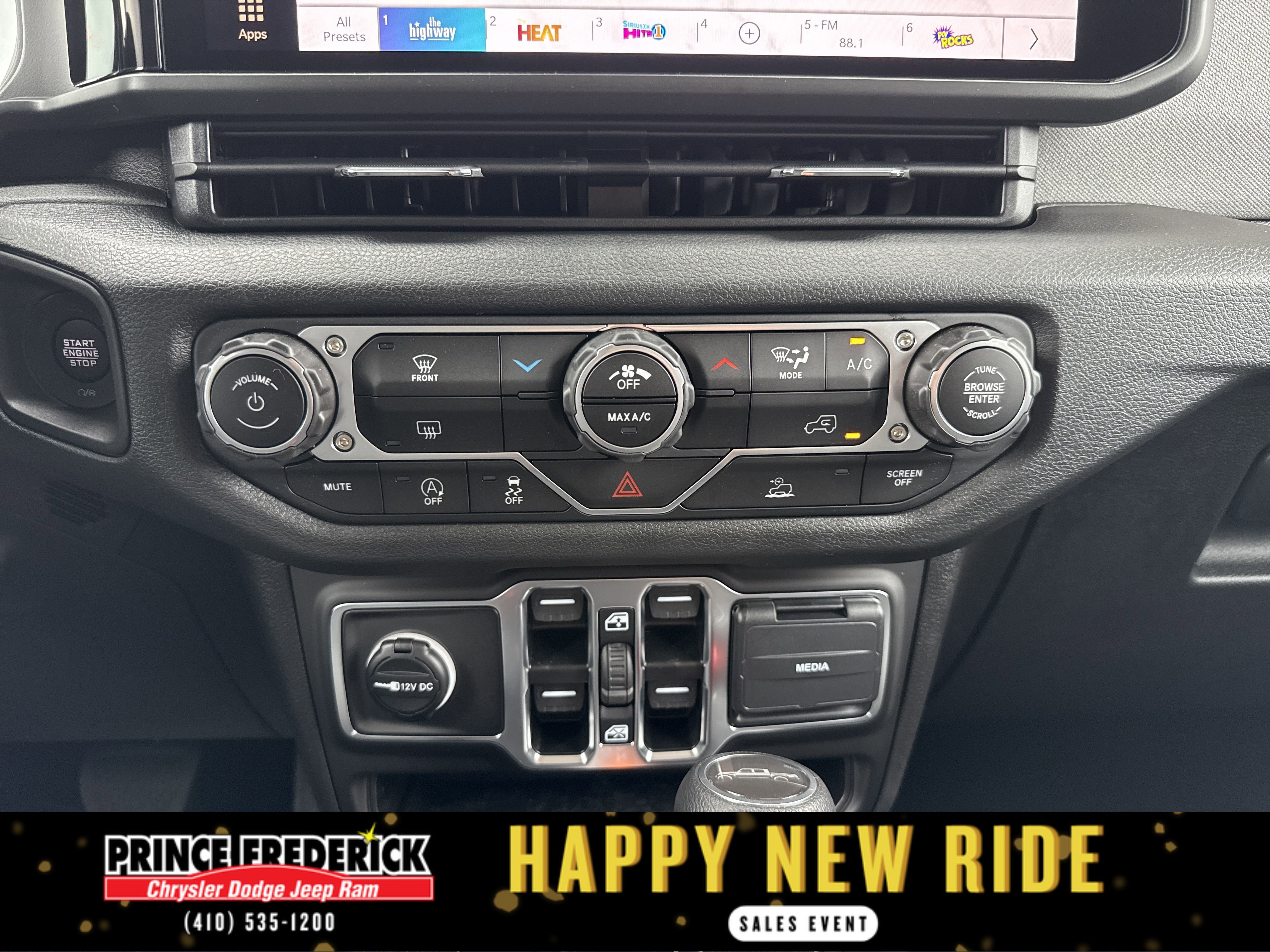 New 2025 Jeep Gladiator Sport image 19