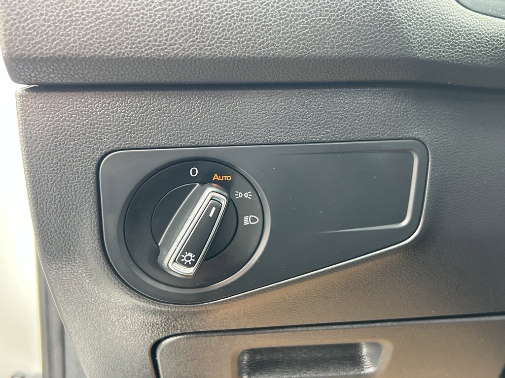 Used 2023 Volkswagen Tiguan SE R-Line image 15