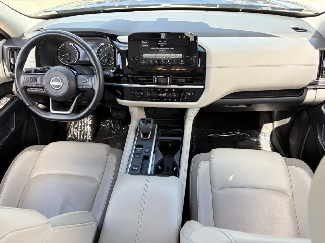 Used 2025 Nissan Pathfinder SL FWD image 16