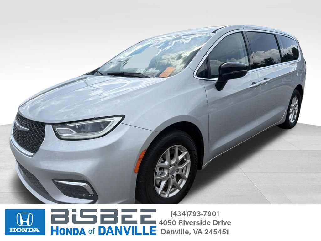 Used 2024 Chrysler Pacifica Touring-L FWD image 1