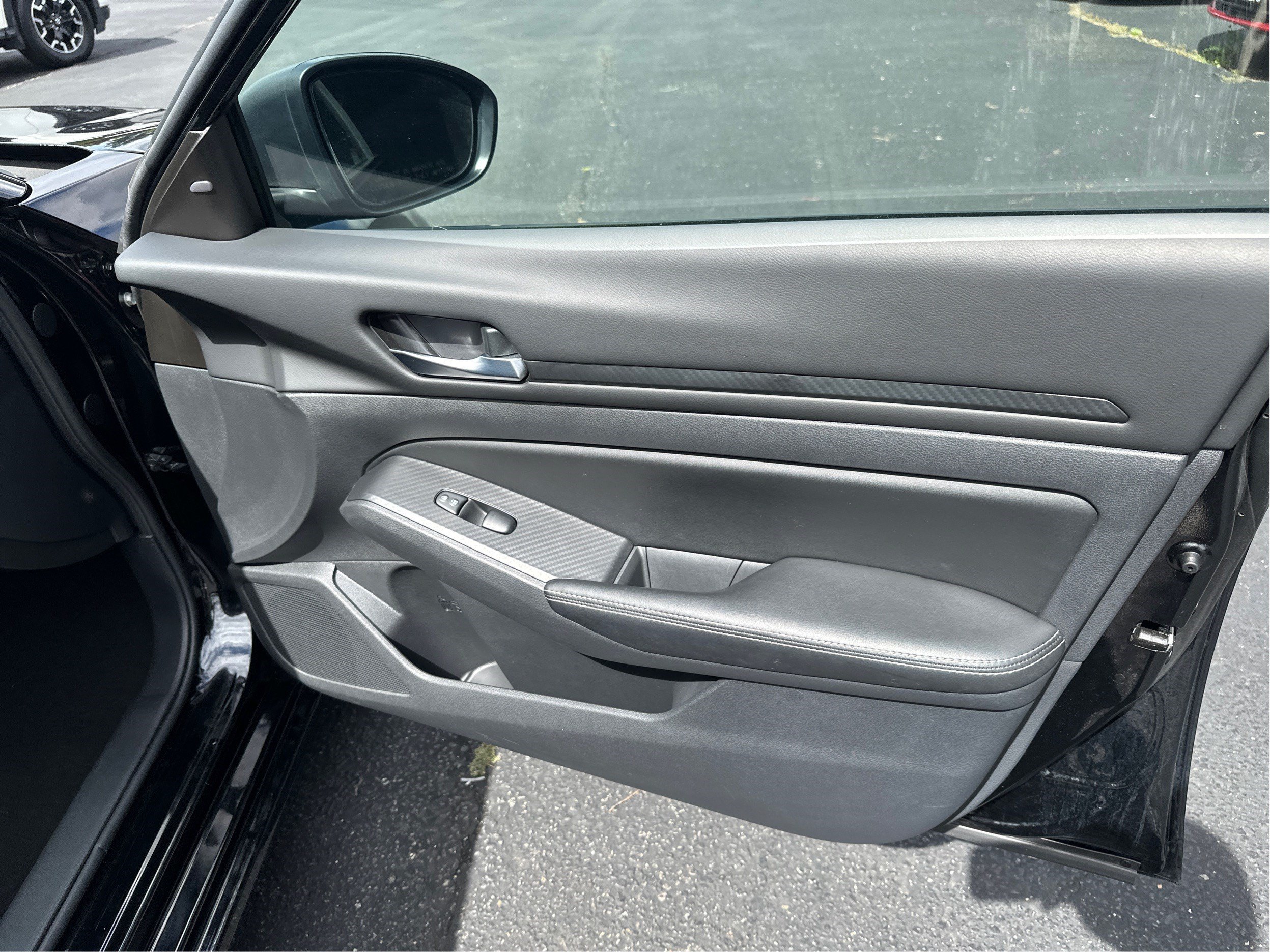 Used 2024 Nissan Altima 2.5 SV FWD image 21