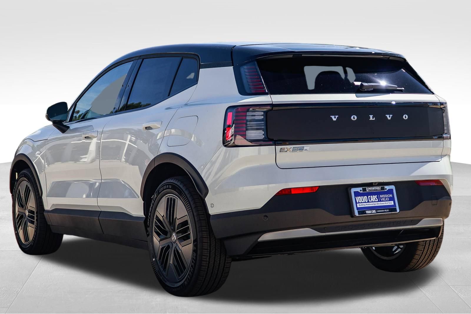 New 2026 Volvo EX30 Cross Country Ultra w/ Protection Package Premier AWD/4WD image 4