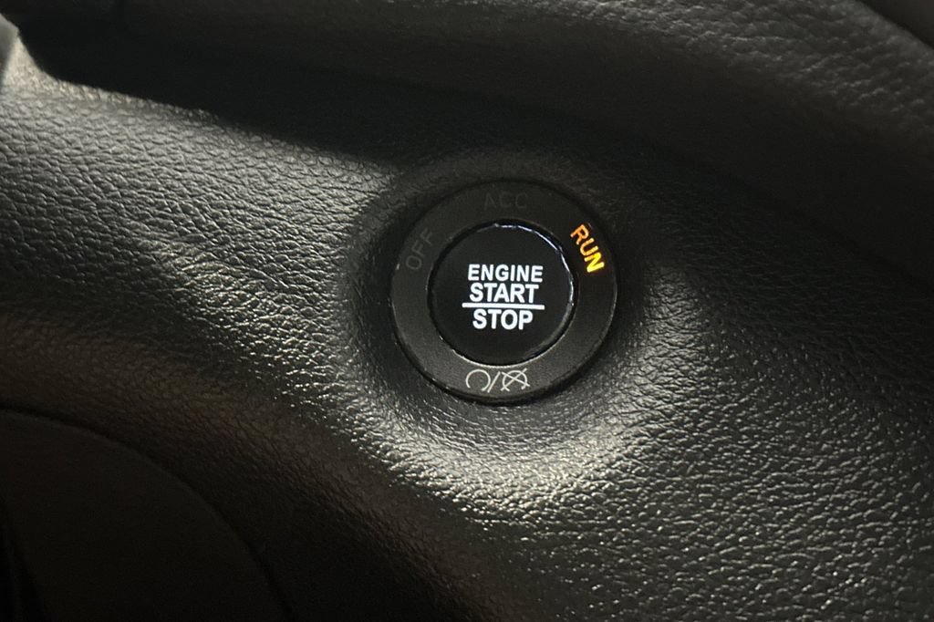 Used 2019 Jeep Cherokee Latitude Plus FWD image 22